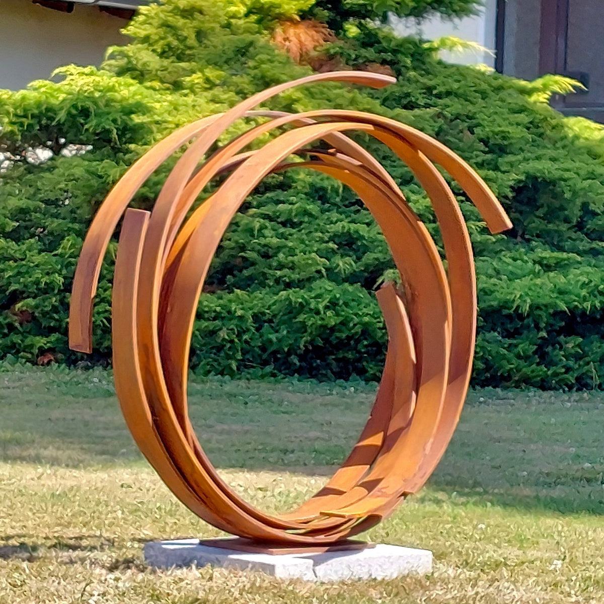 Orbit — Zahradní skulptura